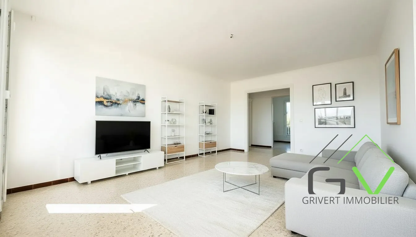 Meublé avec IA Appartement T5 lumineux avec vue dégagée à Nîmes - Dernier étage avec balcon