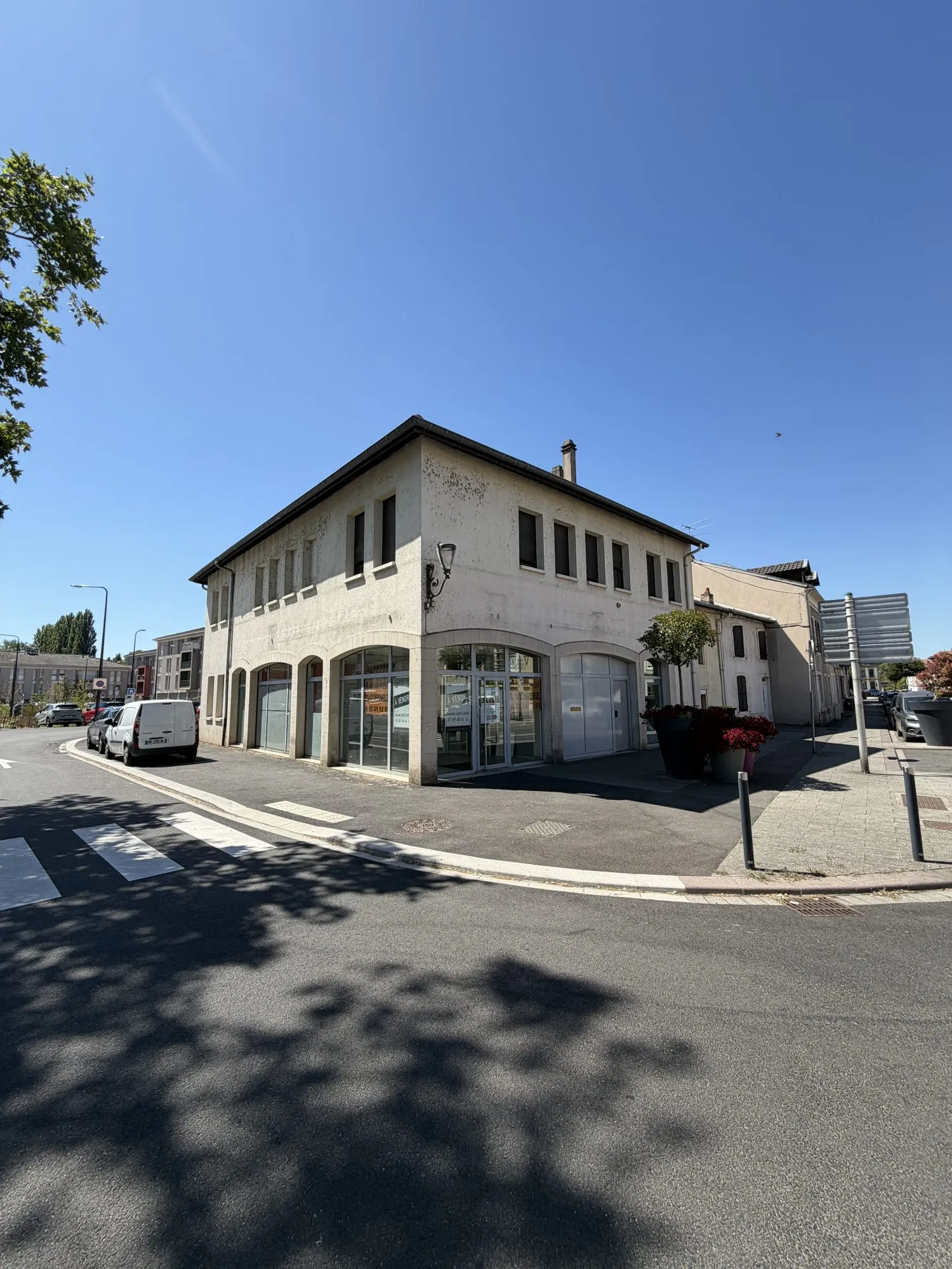 Local professionnel climatisé et lumineux à Uckange de 158 m²