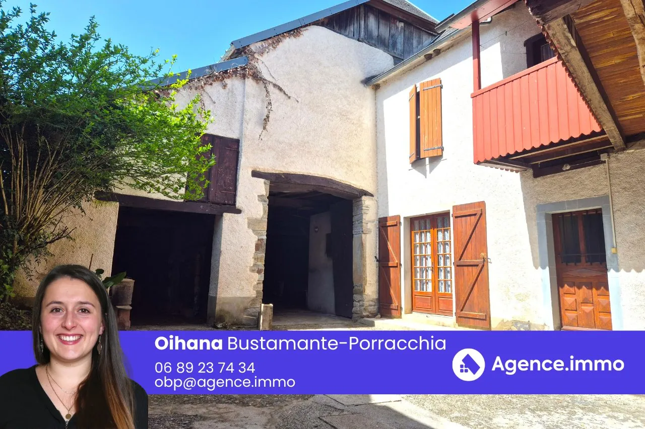 Maison ancienne à vendre à Oloron-Sainte-Marie avec dépendances et terrain plat