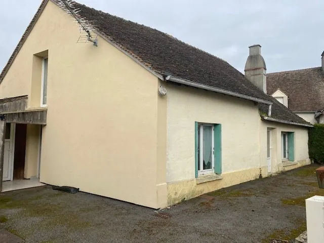 Maison à vendre à Cherisay – 2 chambres, cour, garage, rénovation récente