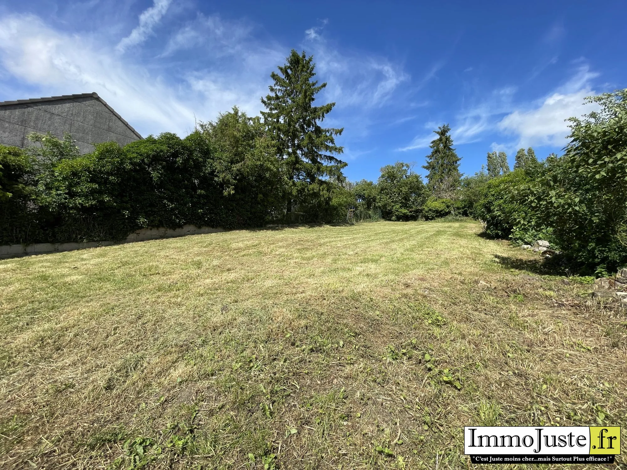 Maison en pierre rénovée avec 2 chambres, jardin et parking près de Château-Thierry