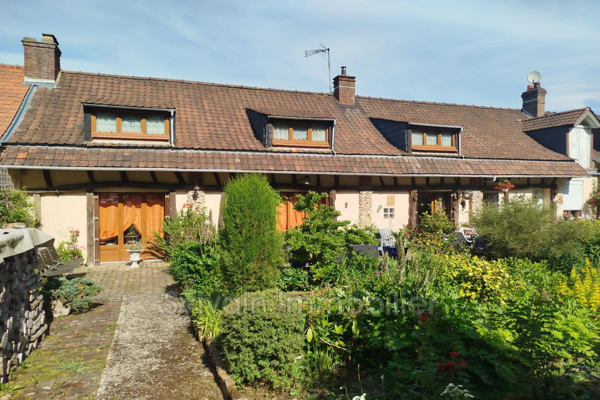 Maison à vendre à Callengeville avec 5 chambres, garage et dépendances
