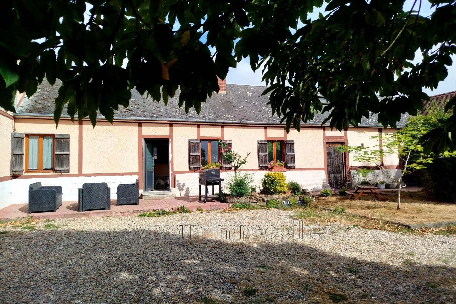 A vendre maison de 127 m² avec dépendance à Forges-les-Eaux