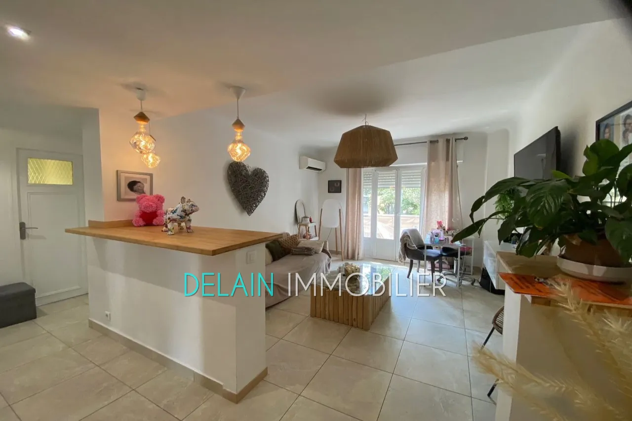 Appartement 3 pièces en dernier étage avec balcon à Cagnes-sur-Mer