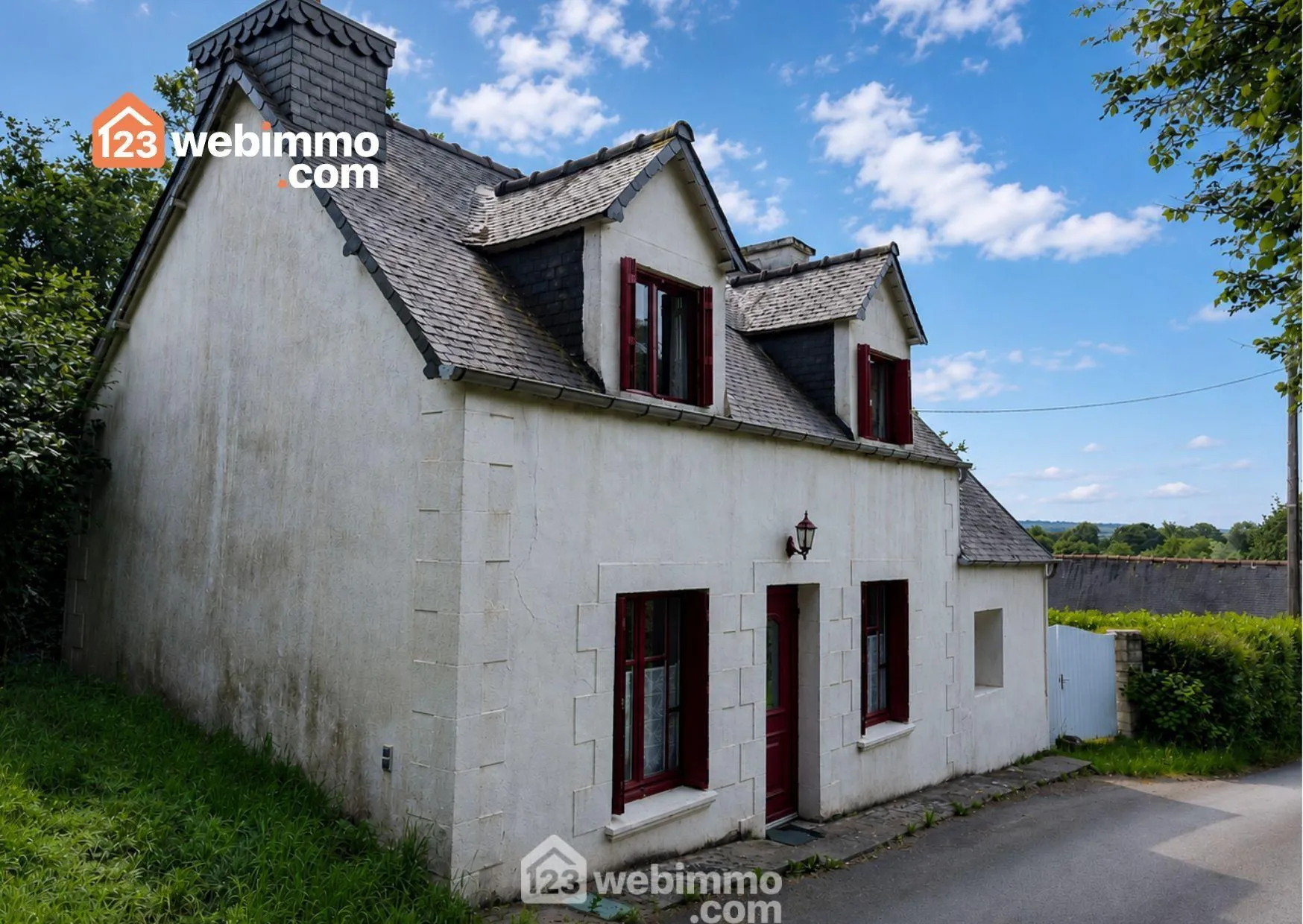 Petite maison à rénover de 65m² avec jardin et garage à Loguivy-Plougras