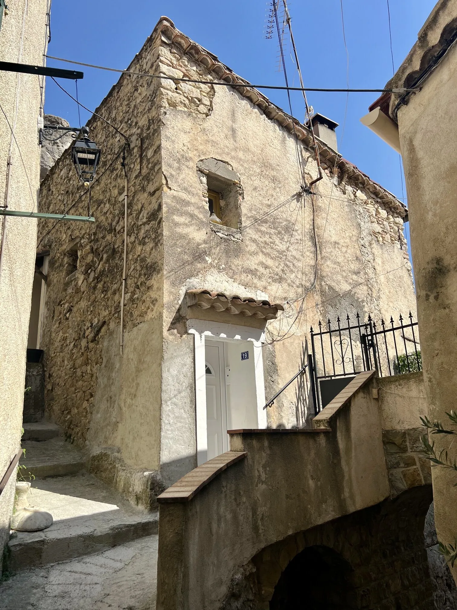 Maison de village rénovée à Toudon - 3 pièces avec balcon et vue