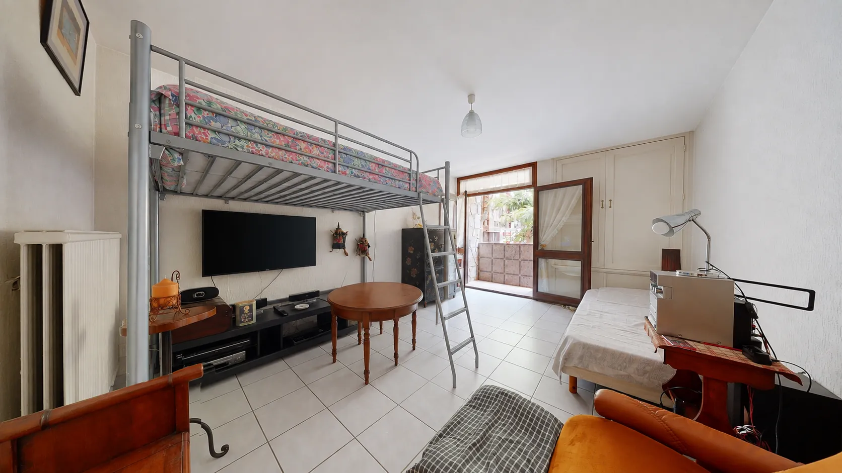 Appartement 1 pièce à fort potentiel à Béziers, idéal investisseur