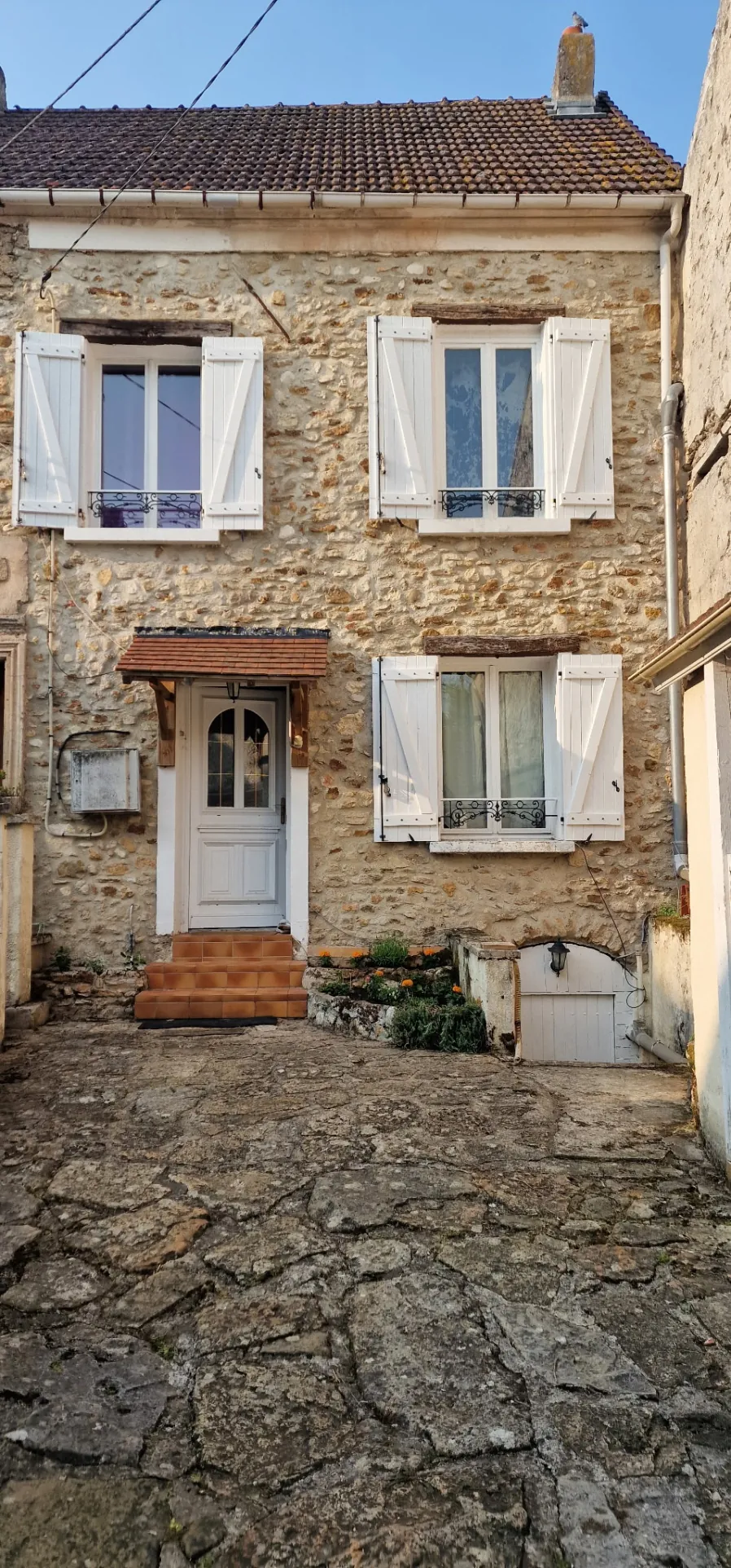 Maison atypique en pierre avec jardin à Essômes-sur-Marne