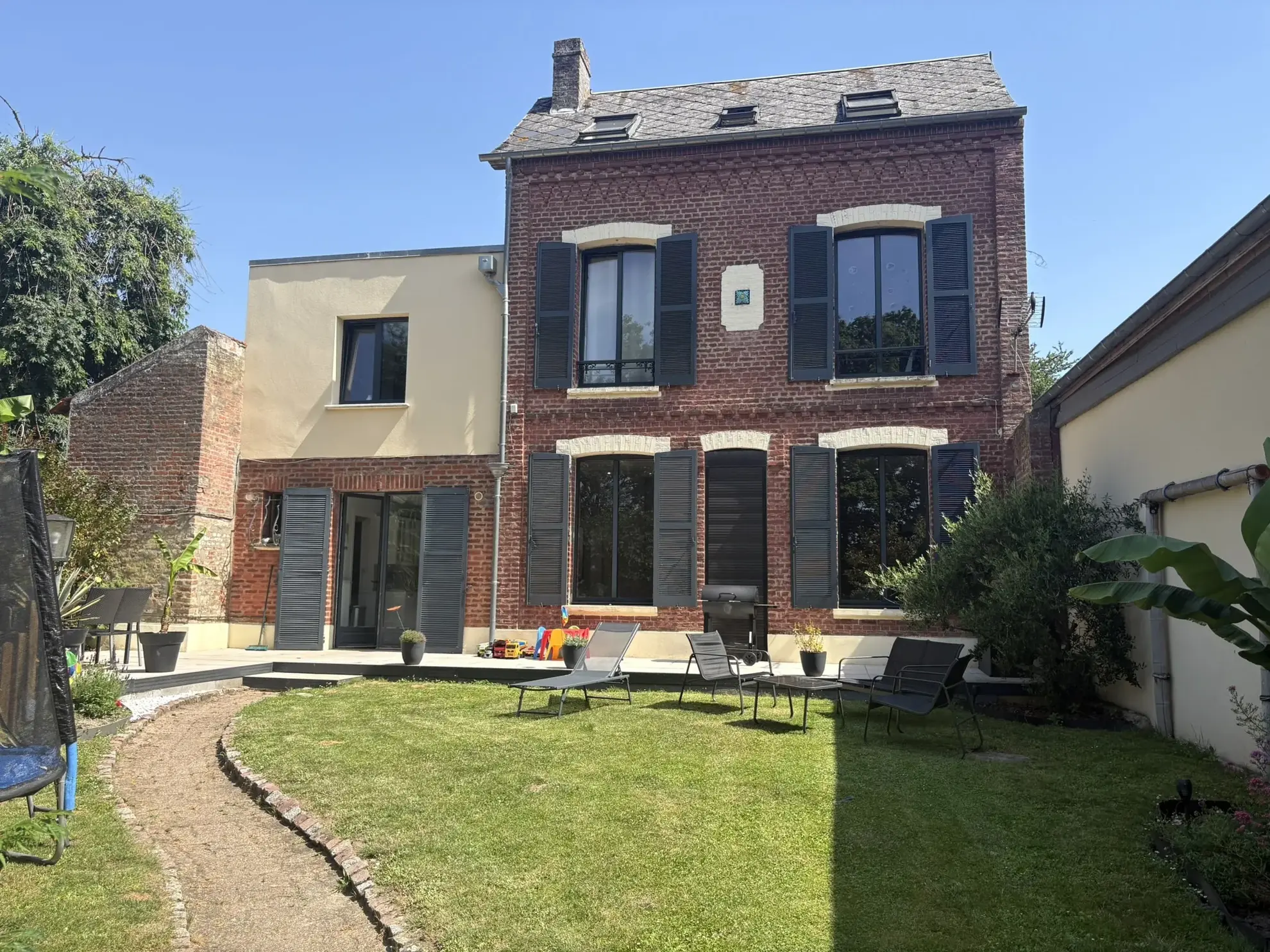 Maison à vendre à proximité du centre-ville d’Abbeville – 3 chambres, jardin et garage