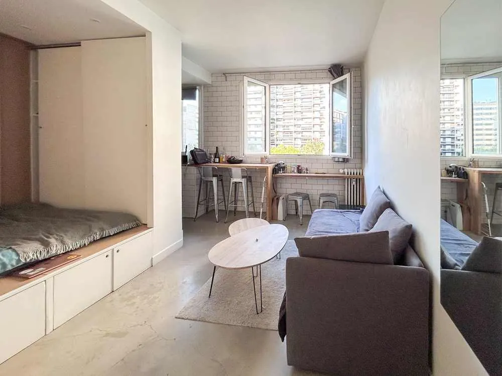 Studio rénové avec vue sur la Tour Eiffel au cœur du 15ème à Paris