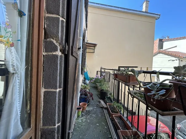 Maison de ville à vendre à Aubière – 4 niveaux, garage, potentiel locatif