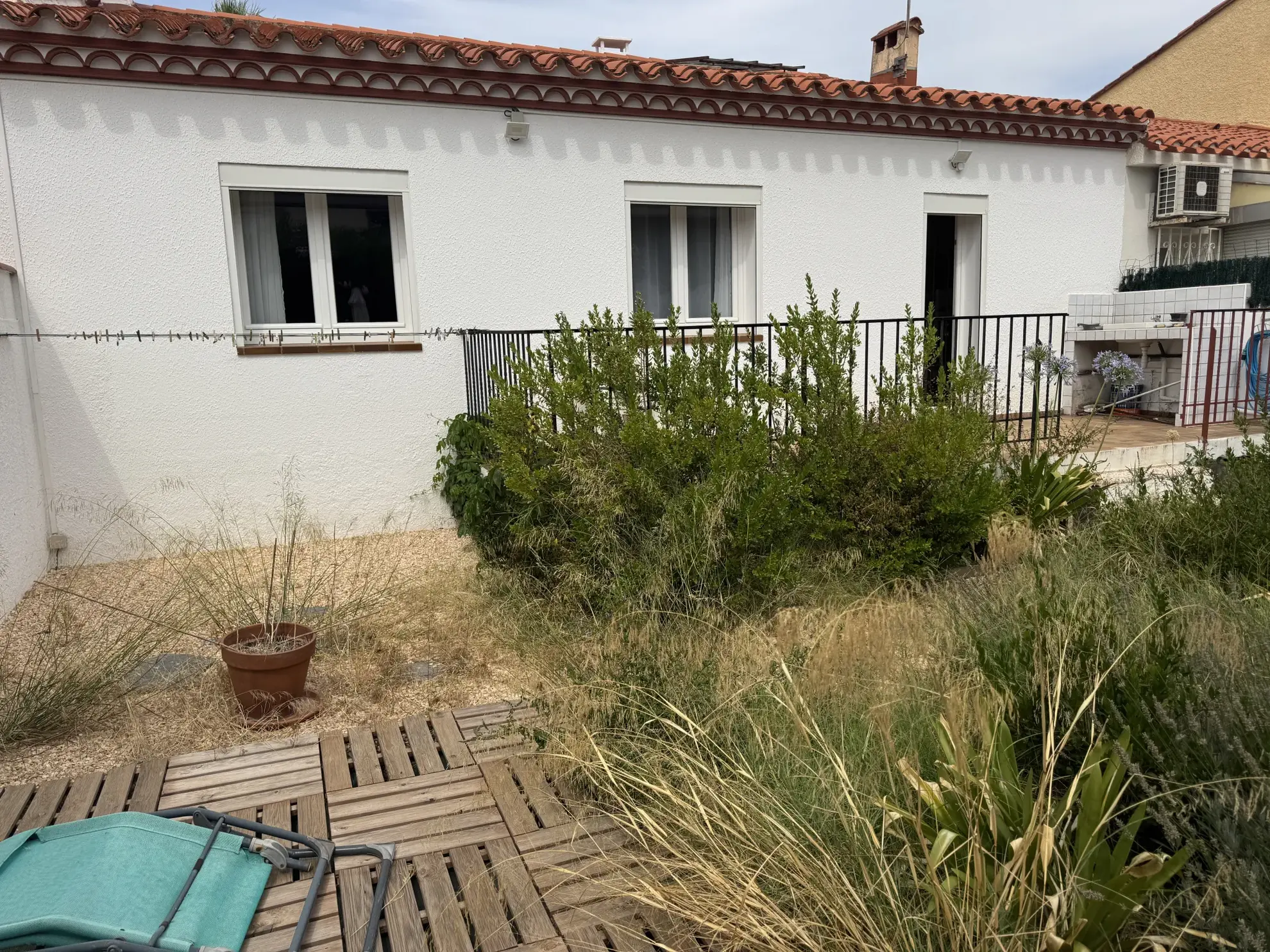 Maison mitoyenne de plain pied à Cabestany avec terrasses et garage