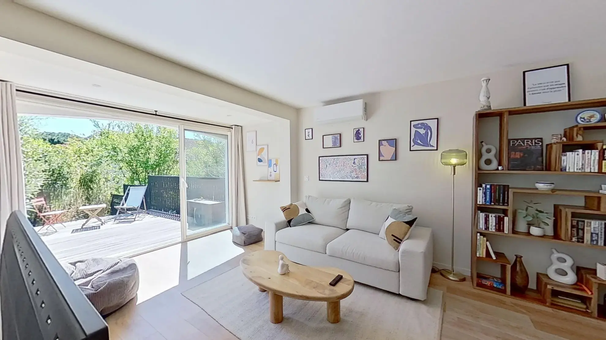 Appartement en rez-de-jardin rénové avec terrasse et parking à Fréjus
