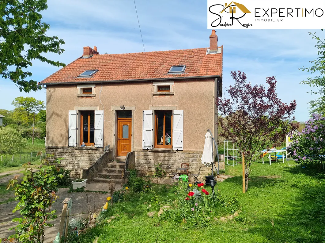 Maison en pierre avec grande grange dans secteur calme à Saint-Éloy-les-Mines