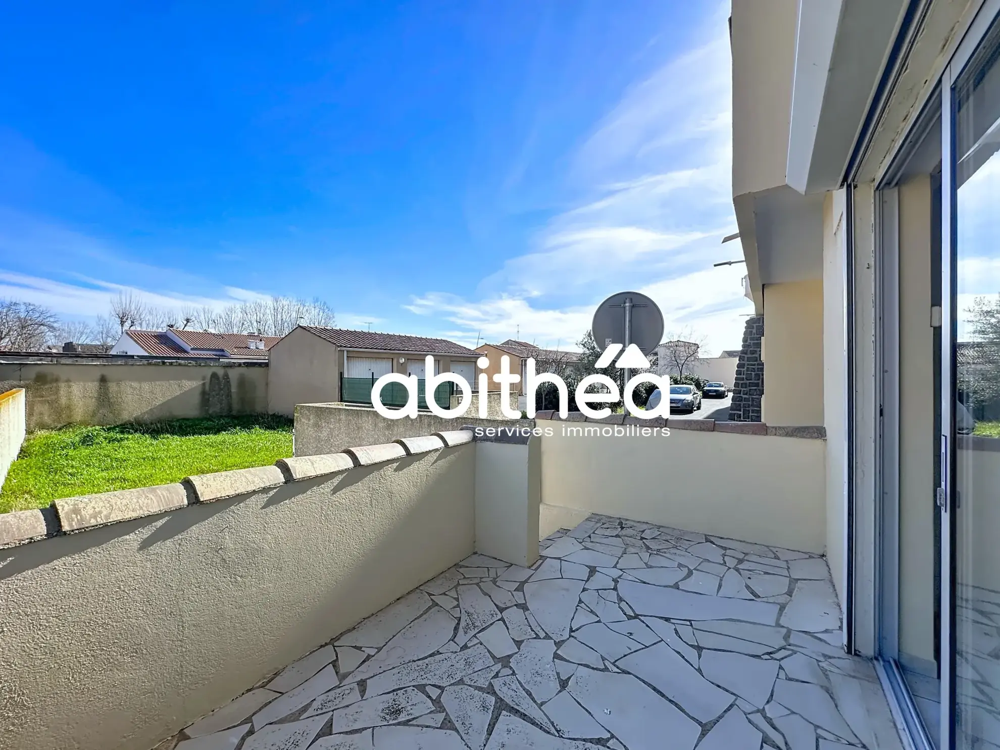 Studio en Rez-de-Chaussée avec Terrasse, Jardin Privatif et Parking à Valras-Plage