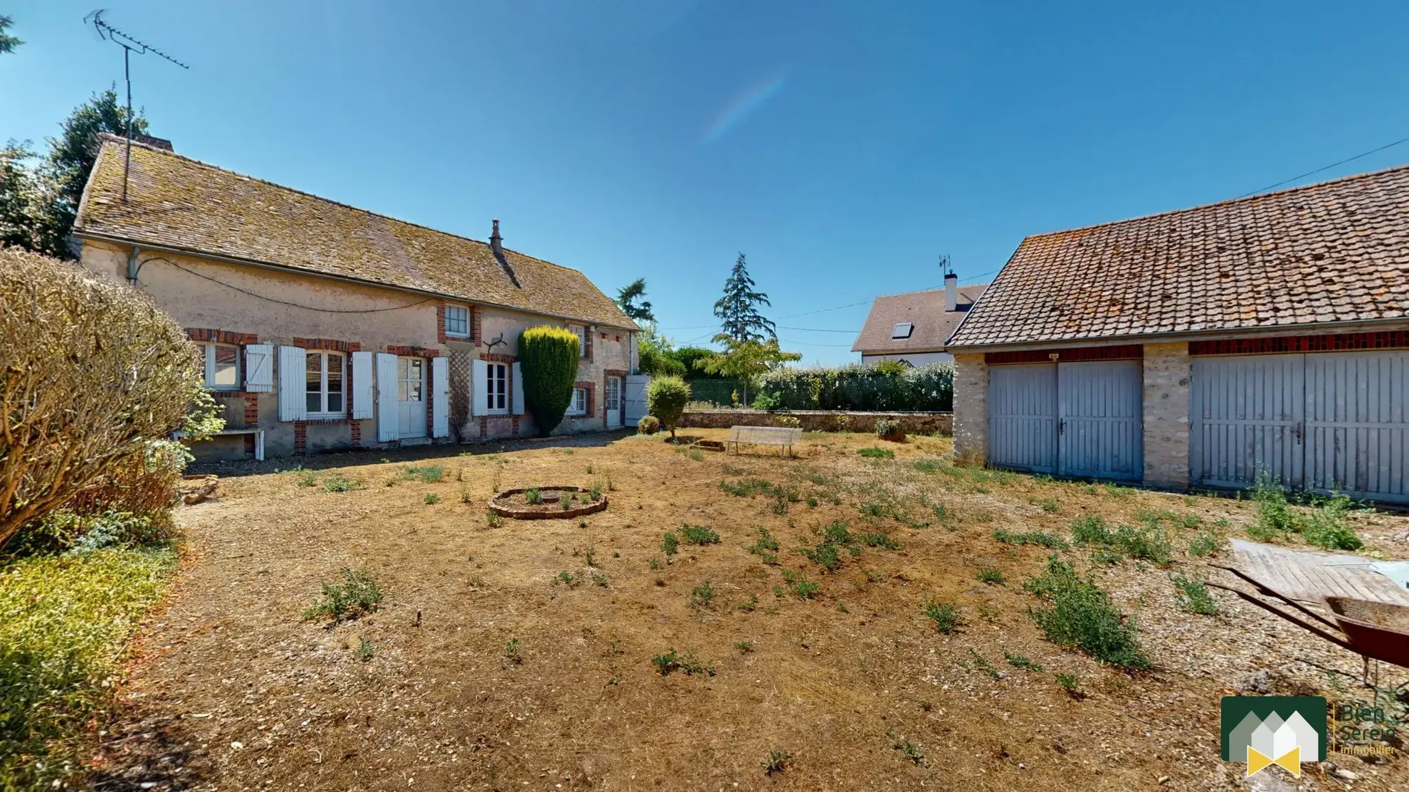 Maison à rénover de 107 m² avec jardin et dépendance à Houville-la-Branche