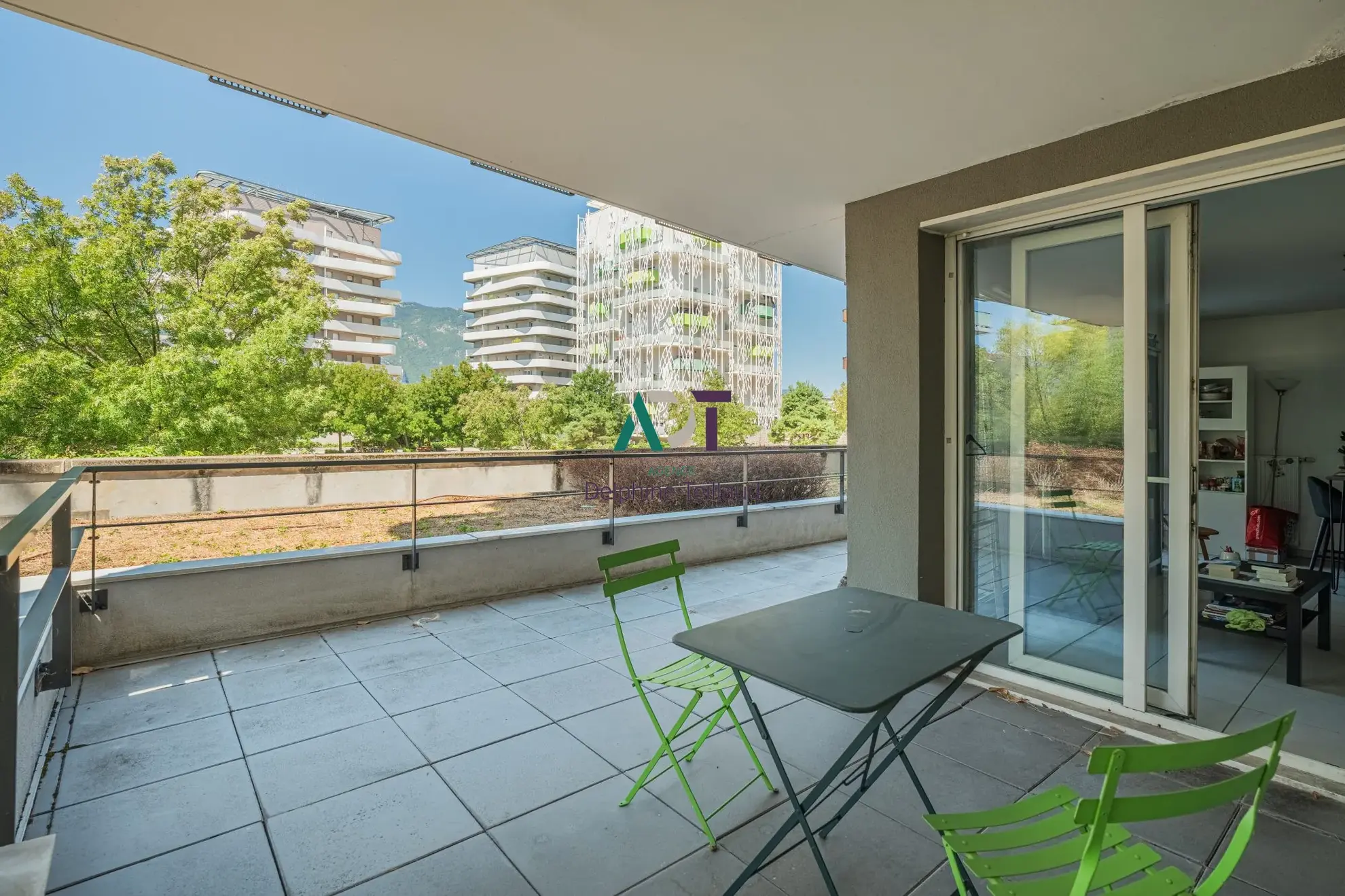 Appartement T2 avec grande terrasse à Grenoble, proche commodités