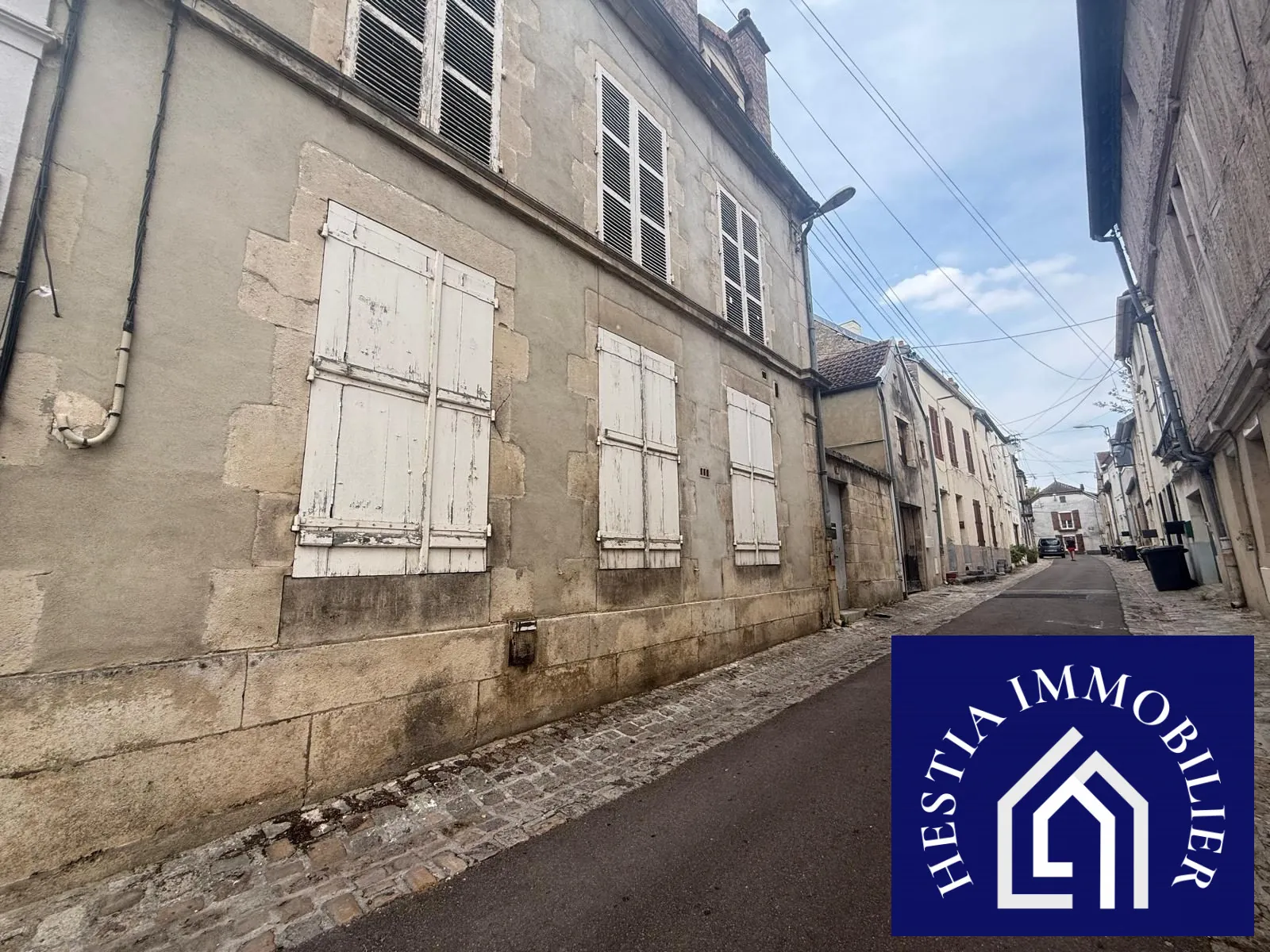 Immeuble de rapport à vendre à Châtillon-sur-Seine avec local commercial et appartement