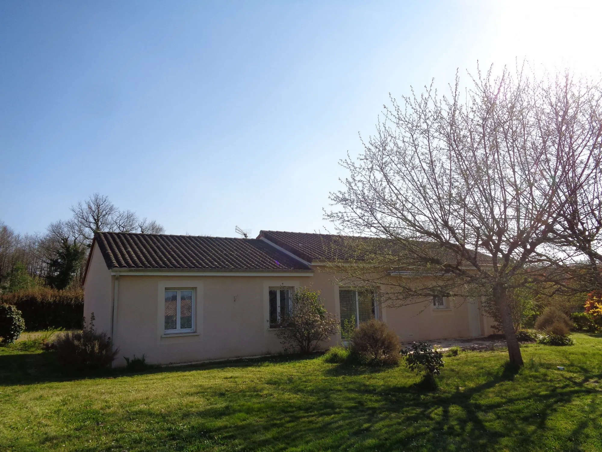 Superbe pavillon de plain-pied avec terrain de 2315 m² à Tocane-Saint-Apre