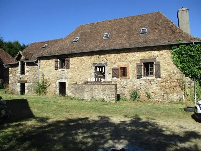 Fermette limousine à Saint-Yrieix-la-Perche avec terrain de 10 000 m²