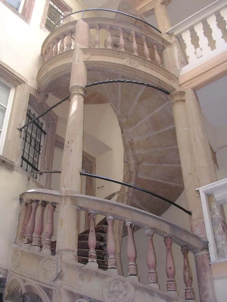 Appartement rare Place Broglie Strasbourg – Charme et potentiel historique