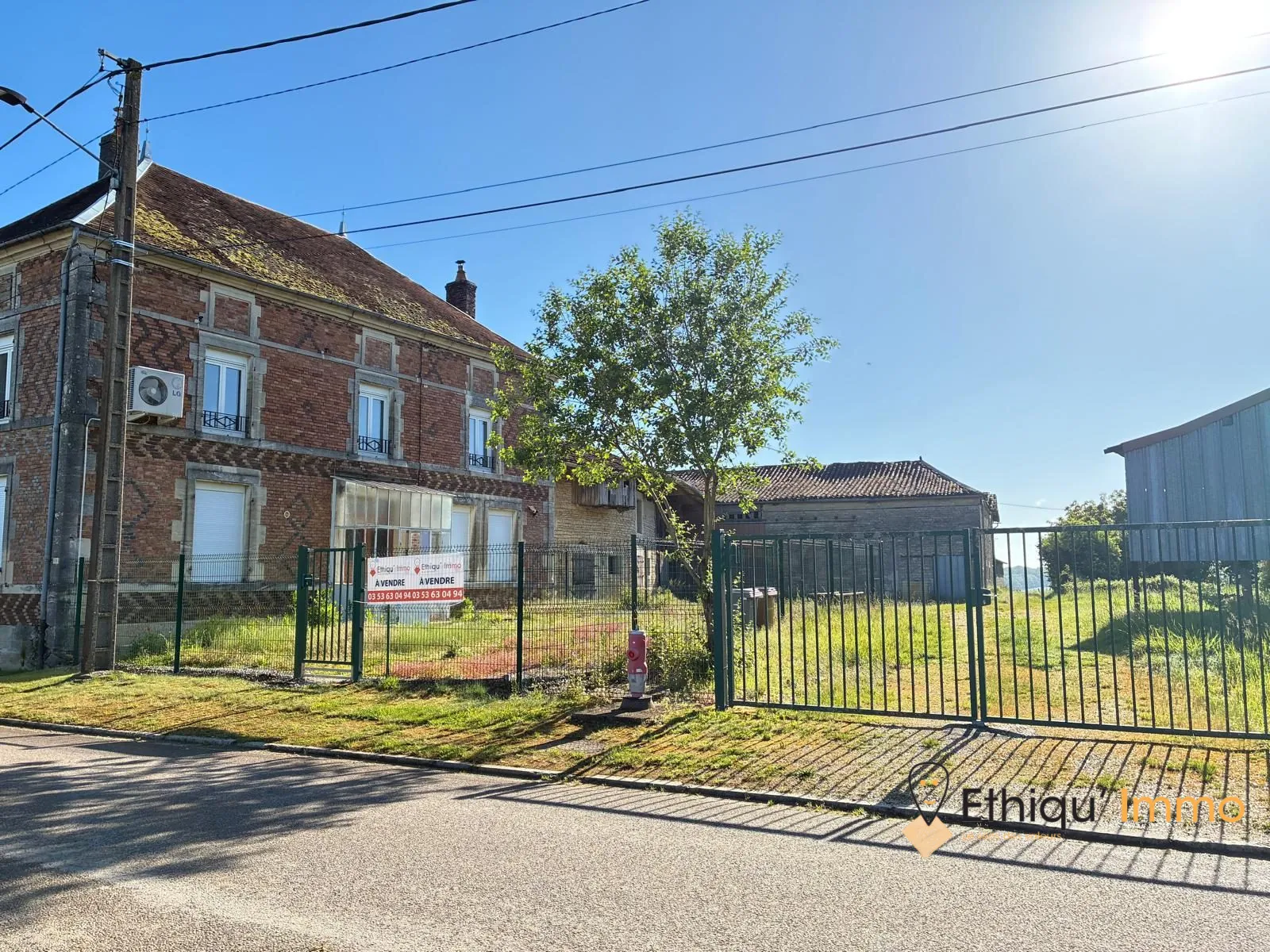 Belle maison de 170 m² avec dépendances et grand terrain à Morvilliers