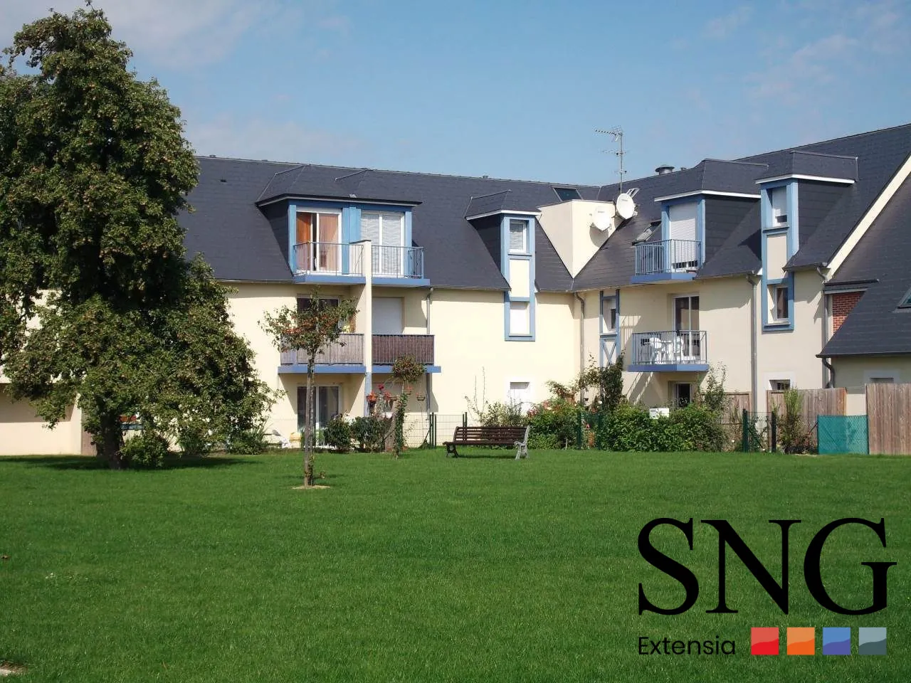 Appartement T1 avec jardin, terrasse et parking à Lisieux