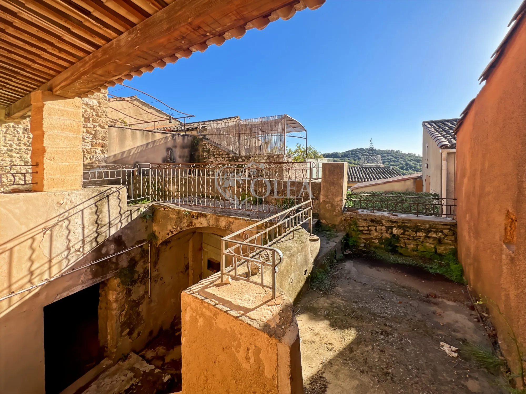 Maison en pierre avec vue sur le Duché d'Uzès - Potentiel exceptionnel