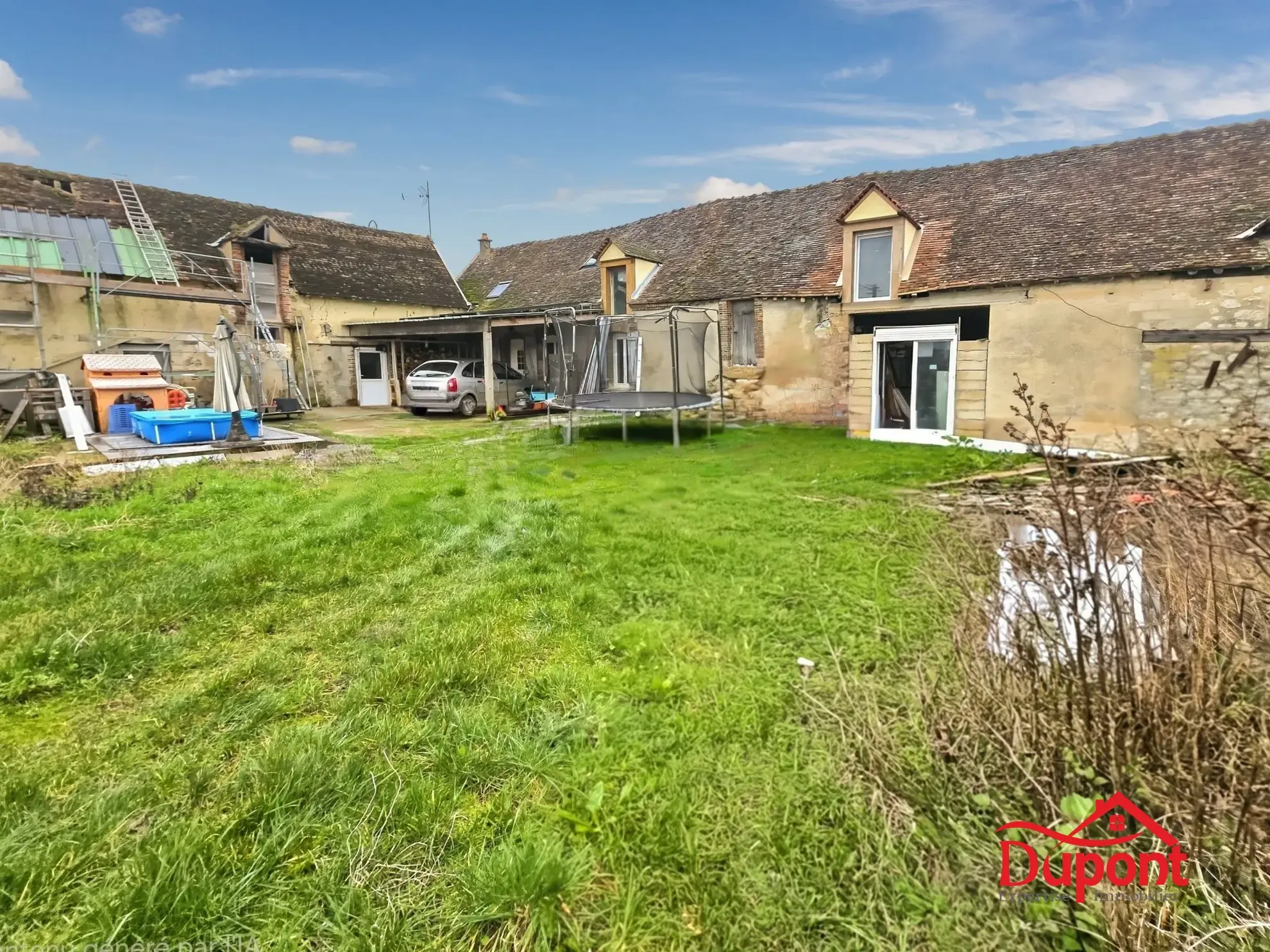 Corps de ferme à rénover avec dépendances et terrain constructible à Jaulnes