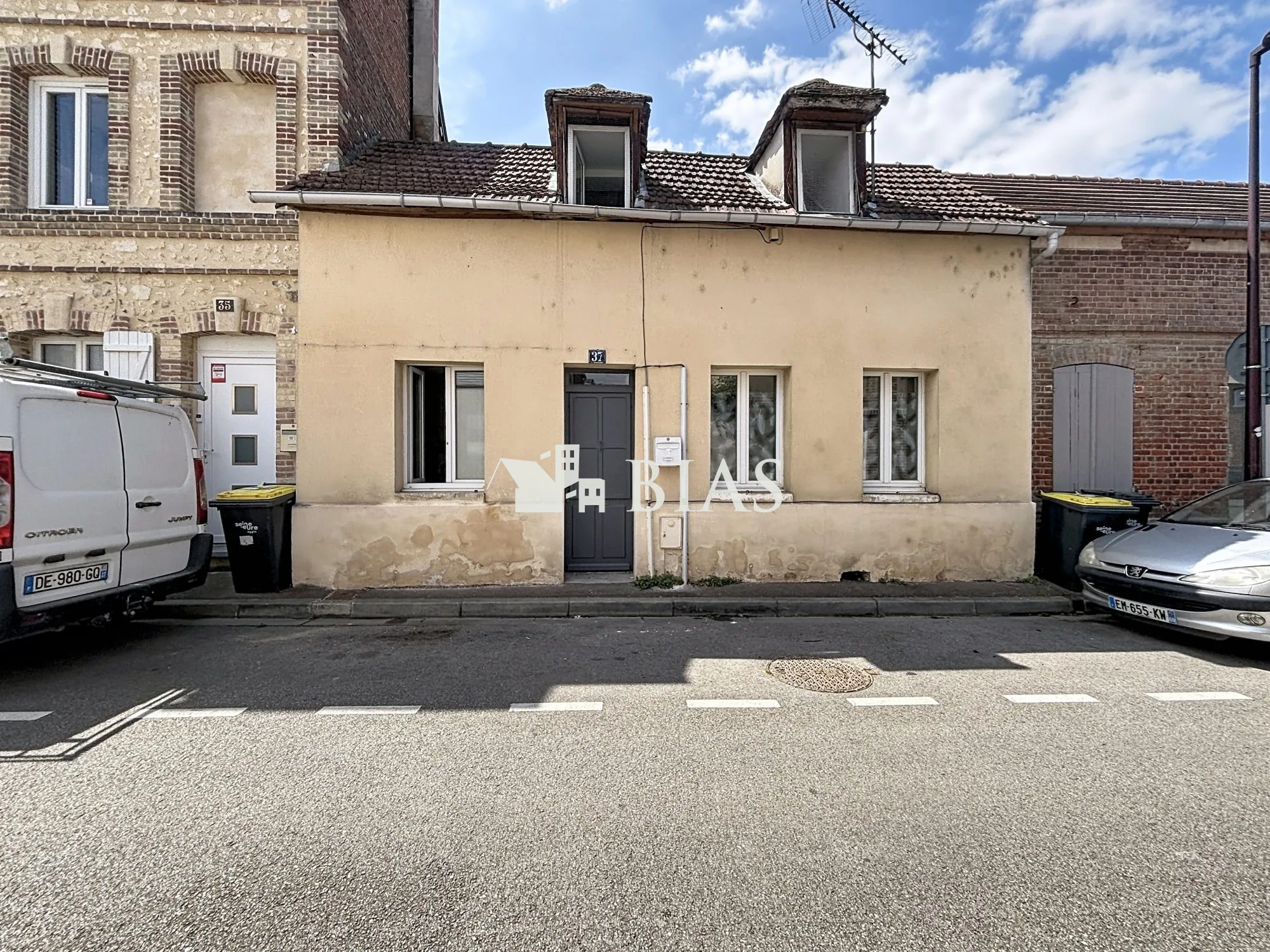 Maison de ville louée à Louviers – Opportunité d'investissement immobilier