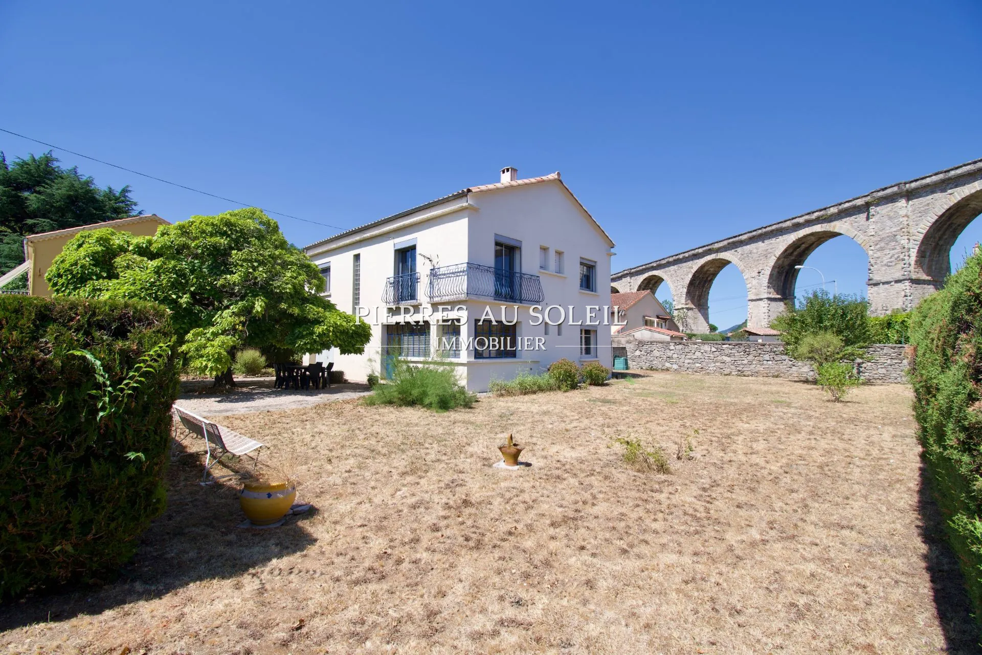 Belle maison familiale de 5 pièces avec garage et vue dégagée à Bédarieux
