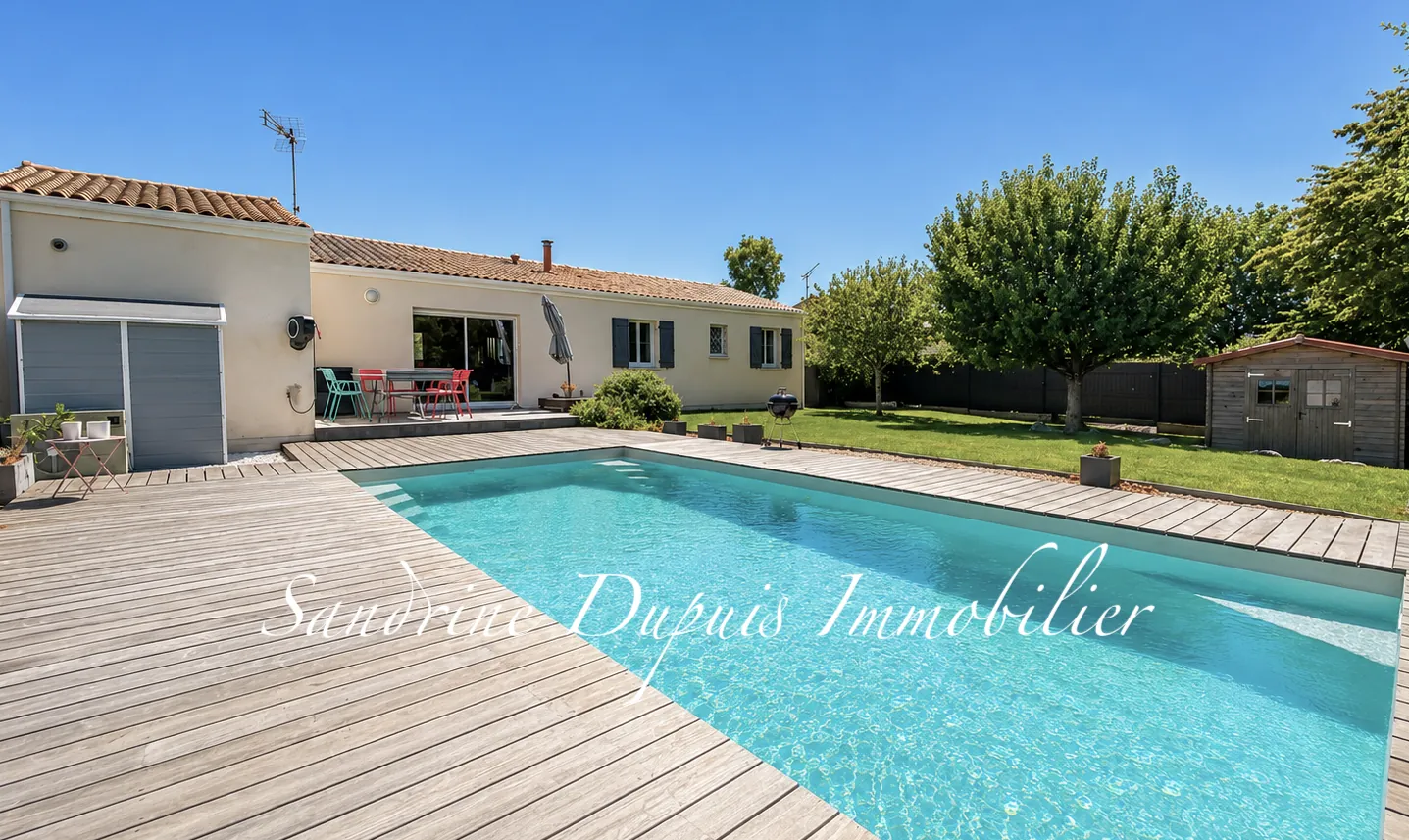Maison plain-pied avec piscine chauffée à Chermignac - 118 m²