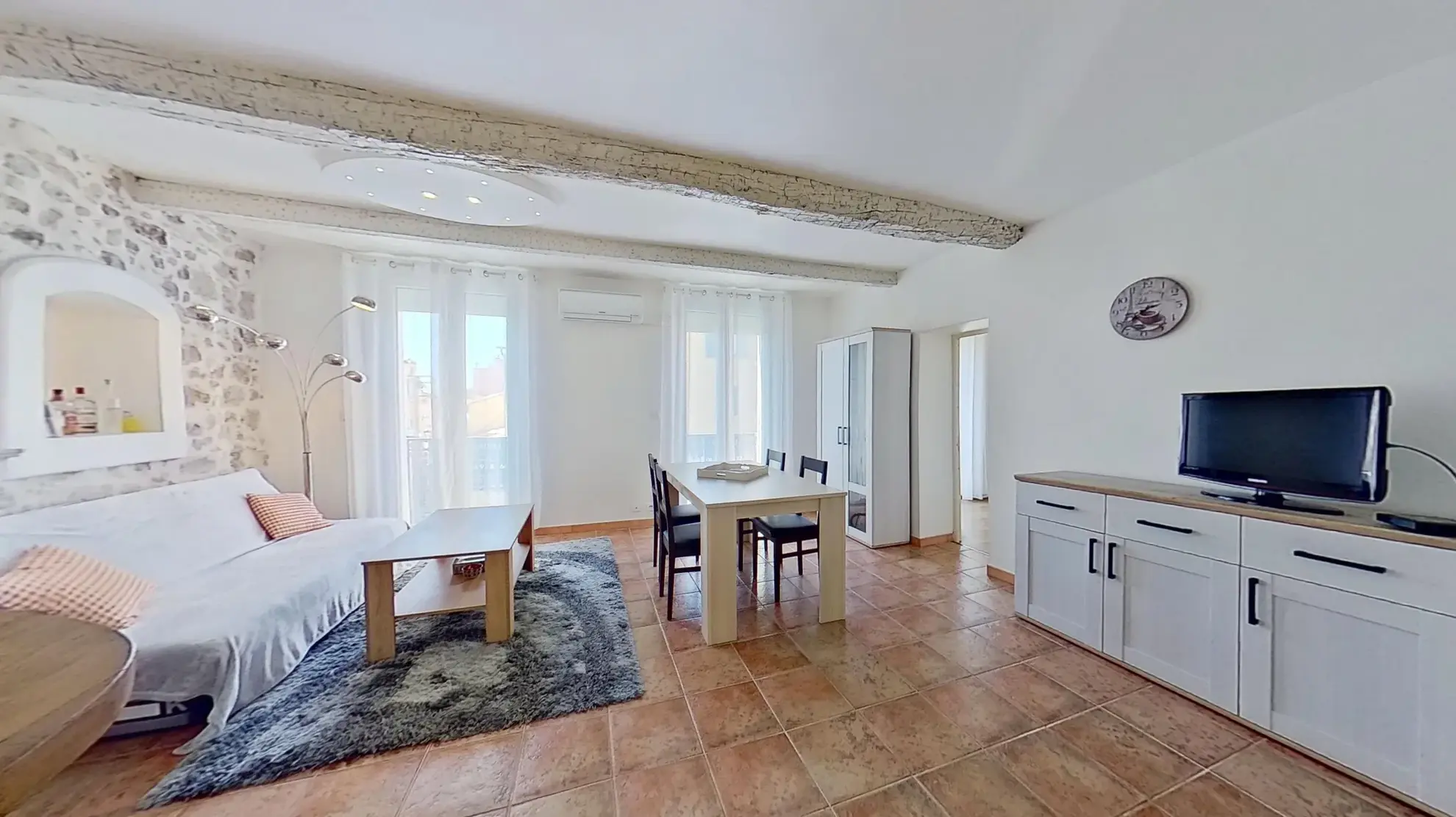 Appartement 3 Pièces Rénové à Fréjus Centre Historique - Prêt à Vivre