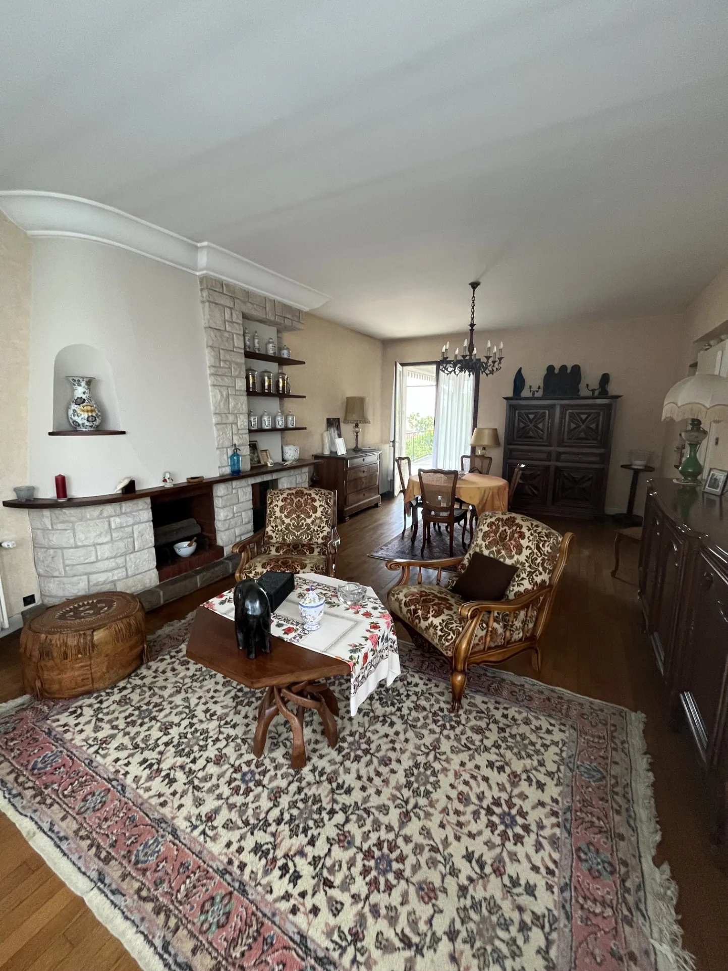 Maison à vendre à Objat, 179 m², 5 chambres, avec ascenseur et terrasse