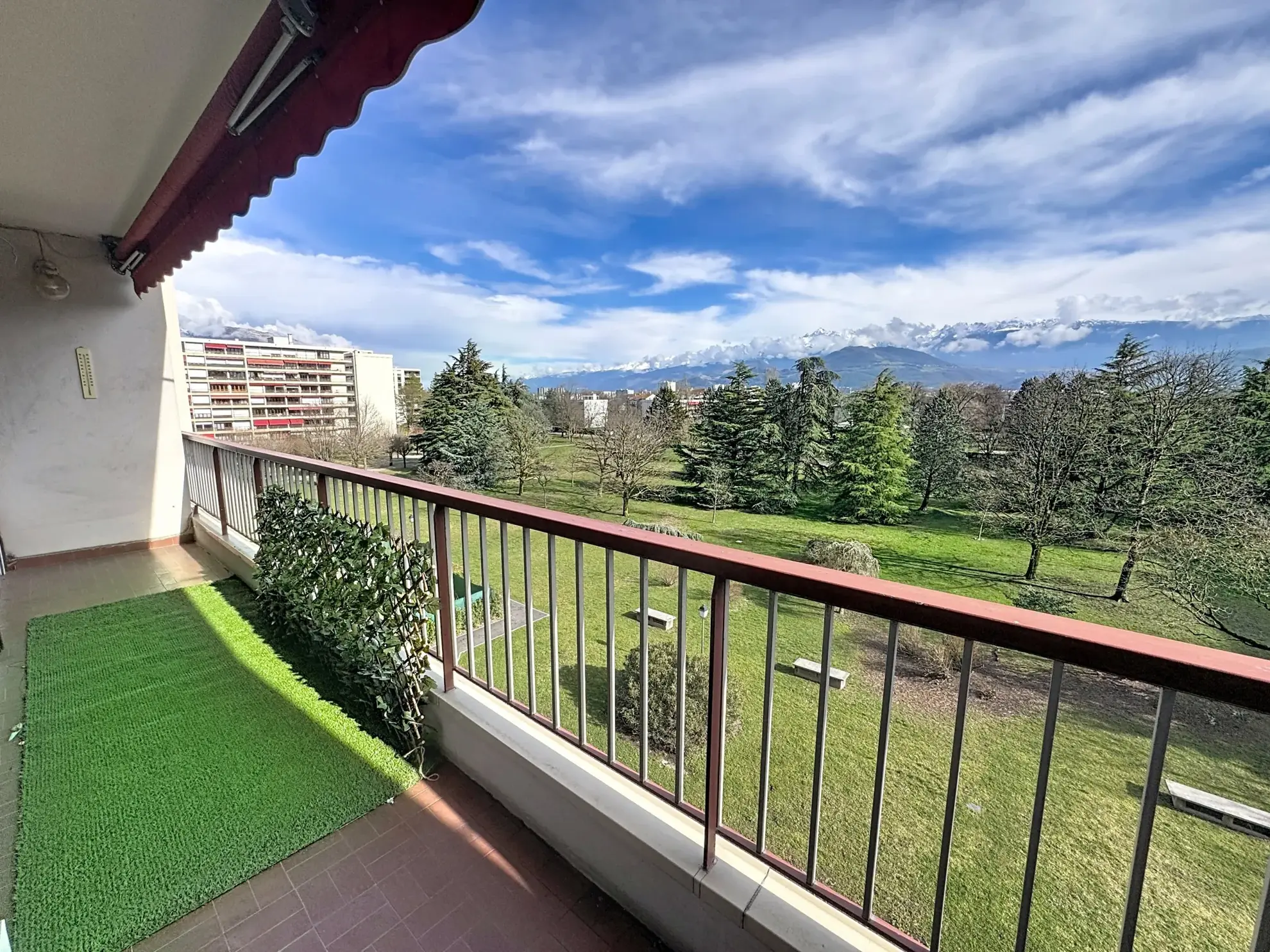 Appartement T4 rénové avec vue panoramique à Échirolles, résidence sécurisée