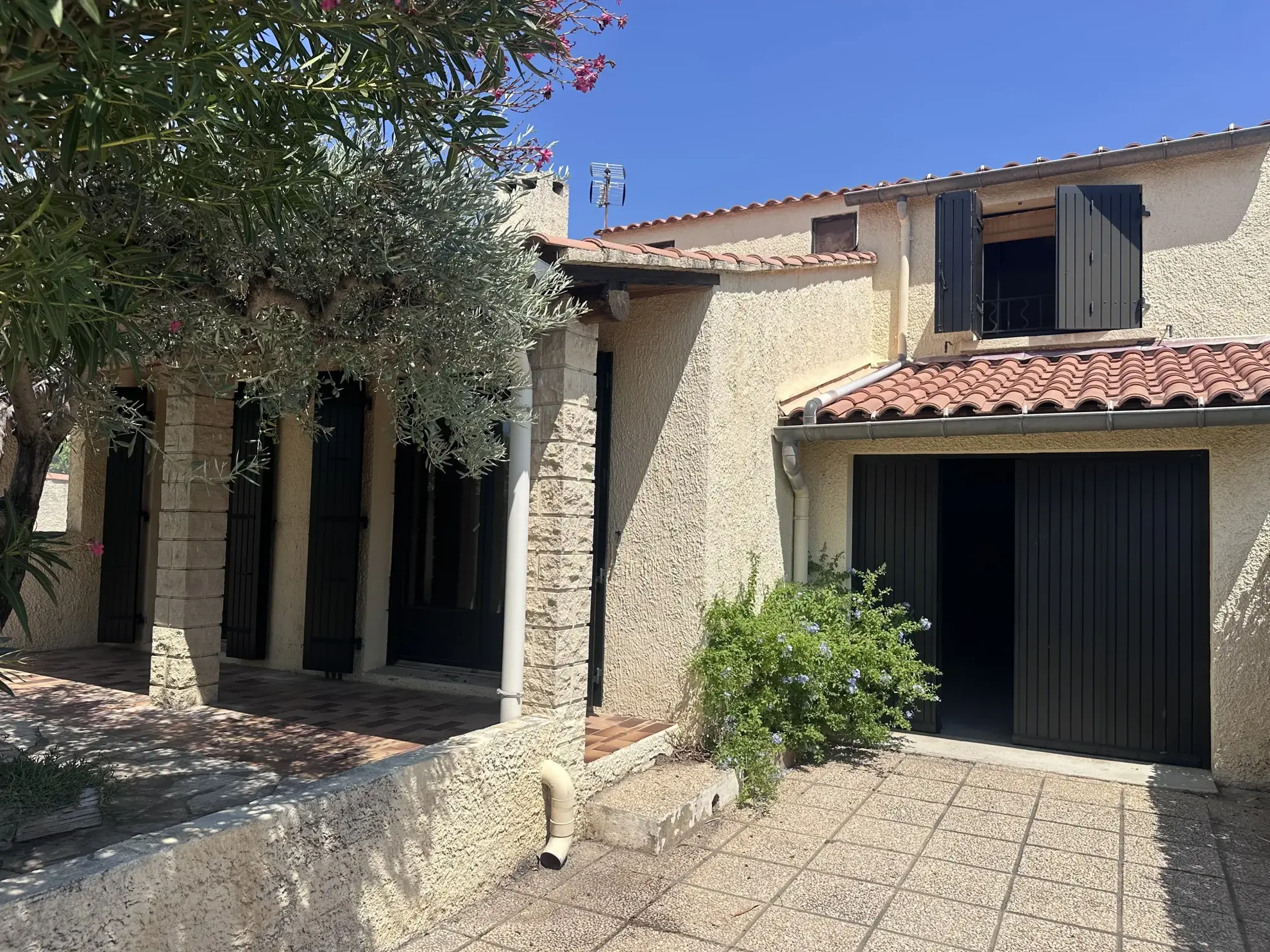 Maison à vendre à Noves avec 4 chambres, garage et jardin - Opportunité rare
