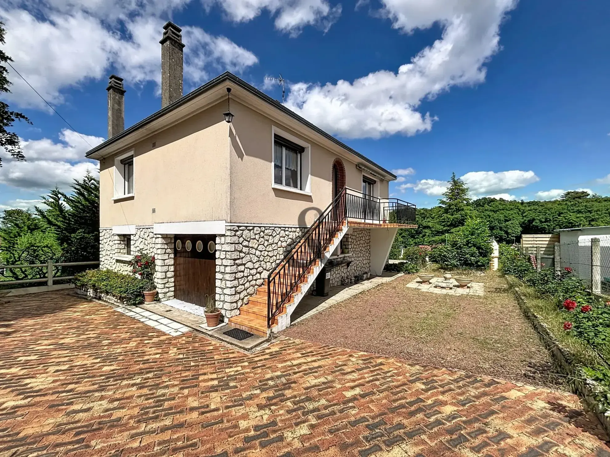 Maison à Saint-Gervais-la-Forêt avec terrain constructible de 1652 m² – Idéal rénovations
