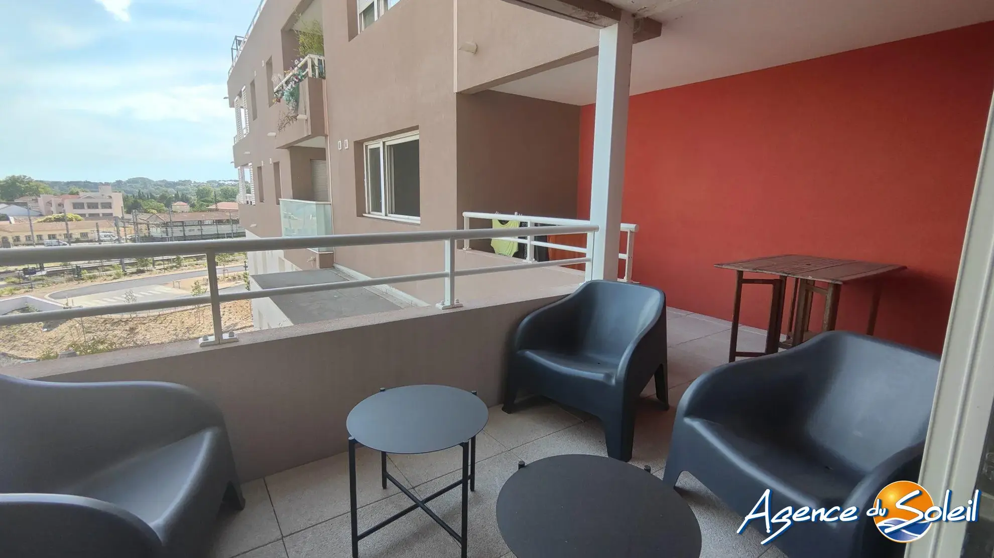 Studio avec terrasse, parking sécurisé à Béziers - Investissement locatif