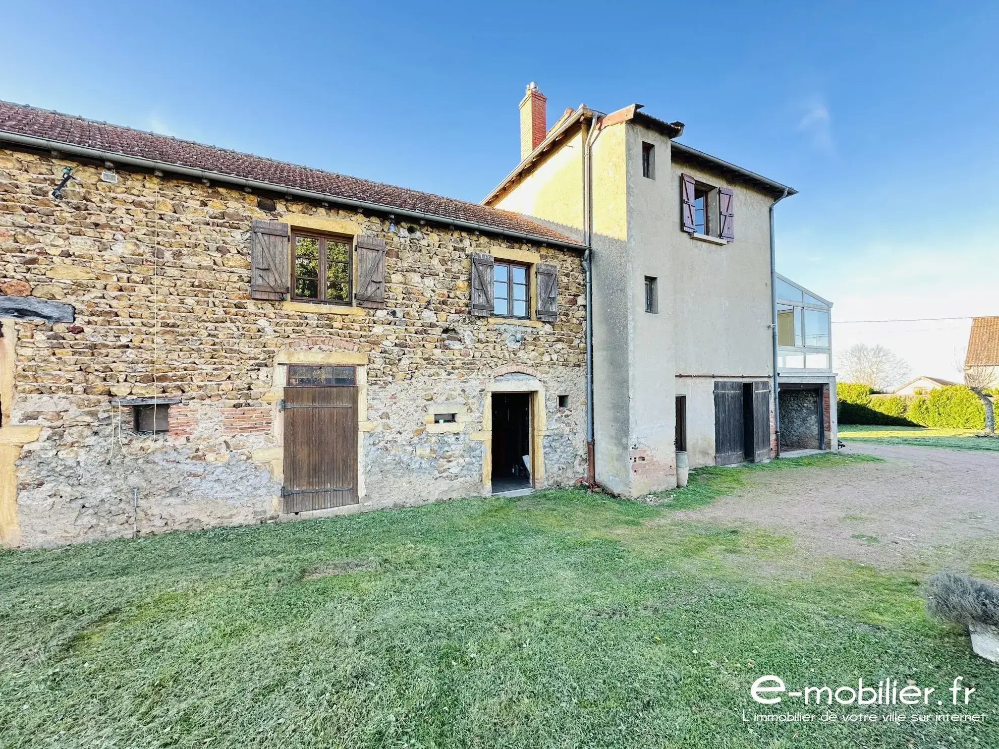 Maison ancienne avec vue panoramique et dépendances à Marcigny - 128 m²