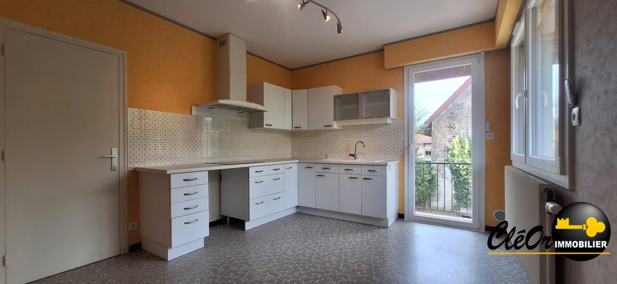 Maison rénovée avec garage et terrain clos à Saint-Jean-de-Losne 