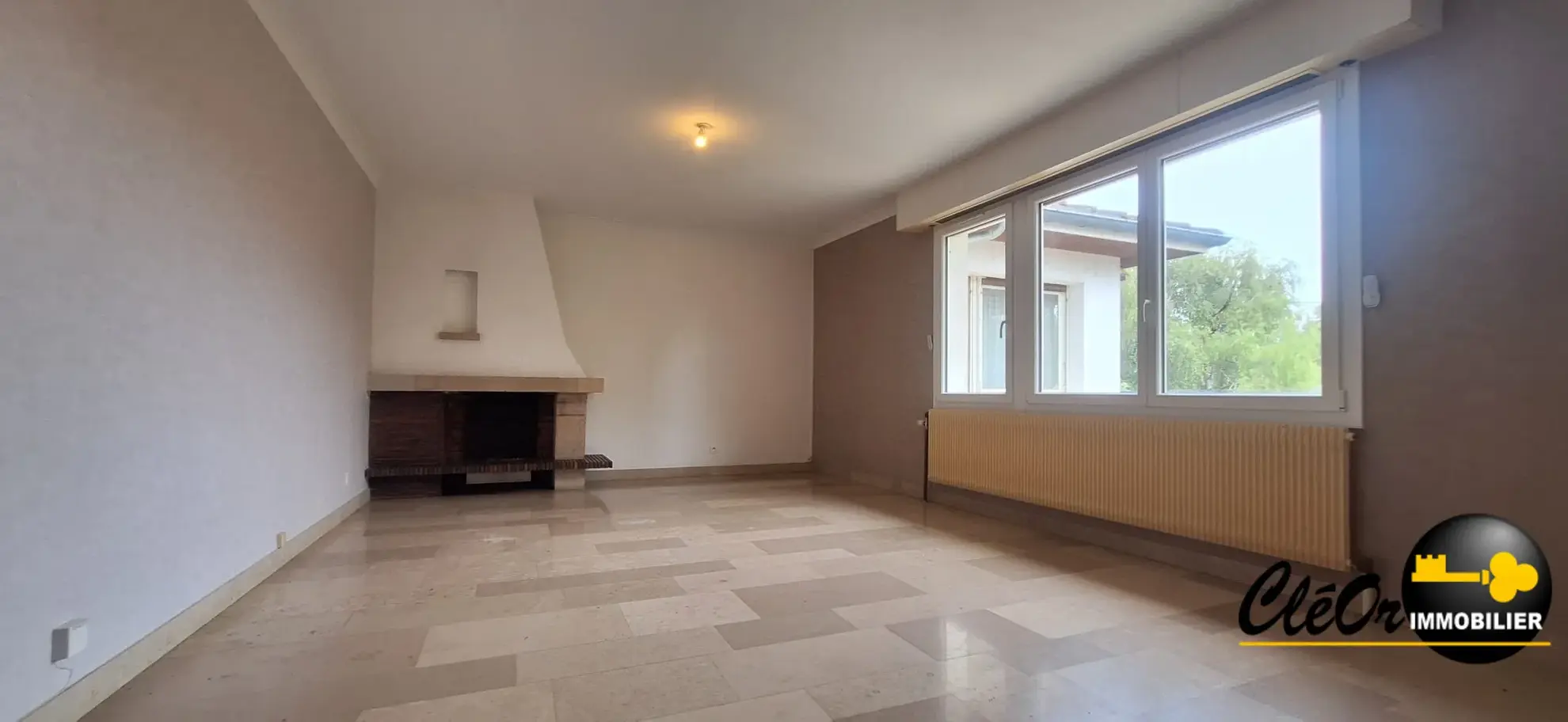 Maison rénovée avec garage et terrain clos à Saint-Jean-de-Losne 