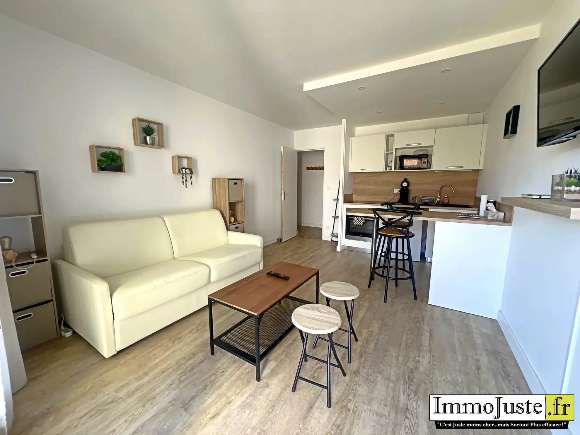 Studio rénové de 23,22 m² à Courseulles-sur-Mer, idéal investissement
