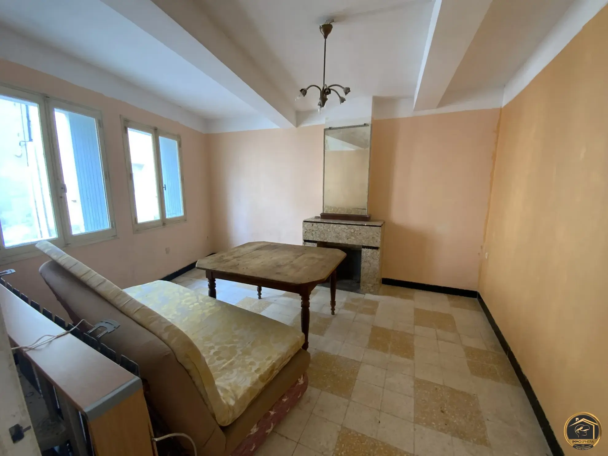 Maison de village lumineuse avec potentiel de rénovation à Argeliers