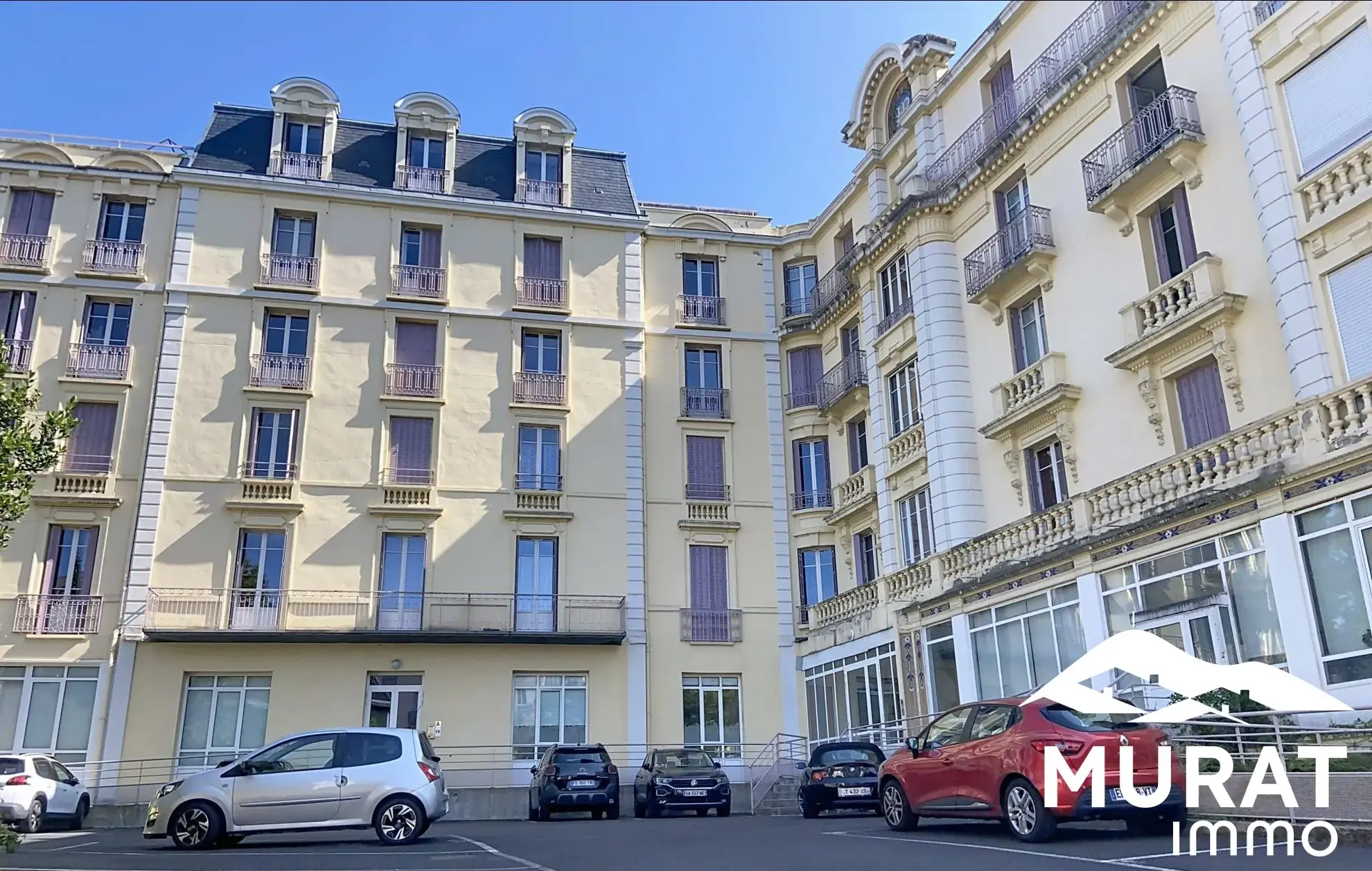 Ancien Hôtel Art Deco  Appartement T3 à vendre à Royat dans résidence historique avec parking et cave