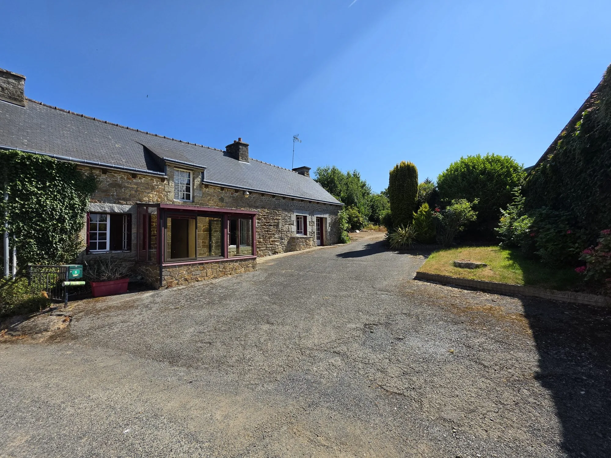 Longère à rénover à Saint Carreuc avec potentiel d'agrandissement