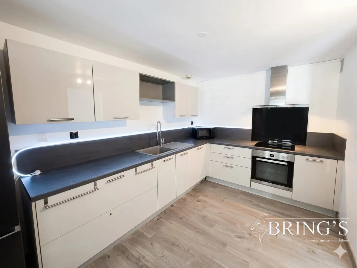 Maison en pierre à Valleroy – Idéalement située, sans jardin, à vendre rapidement