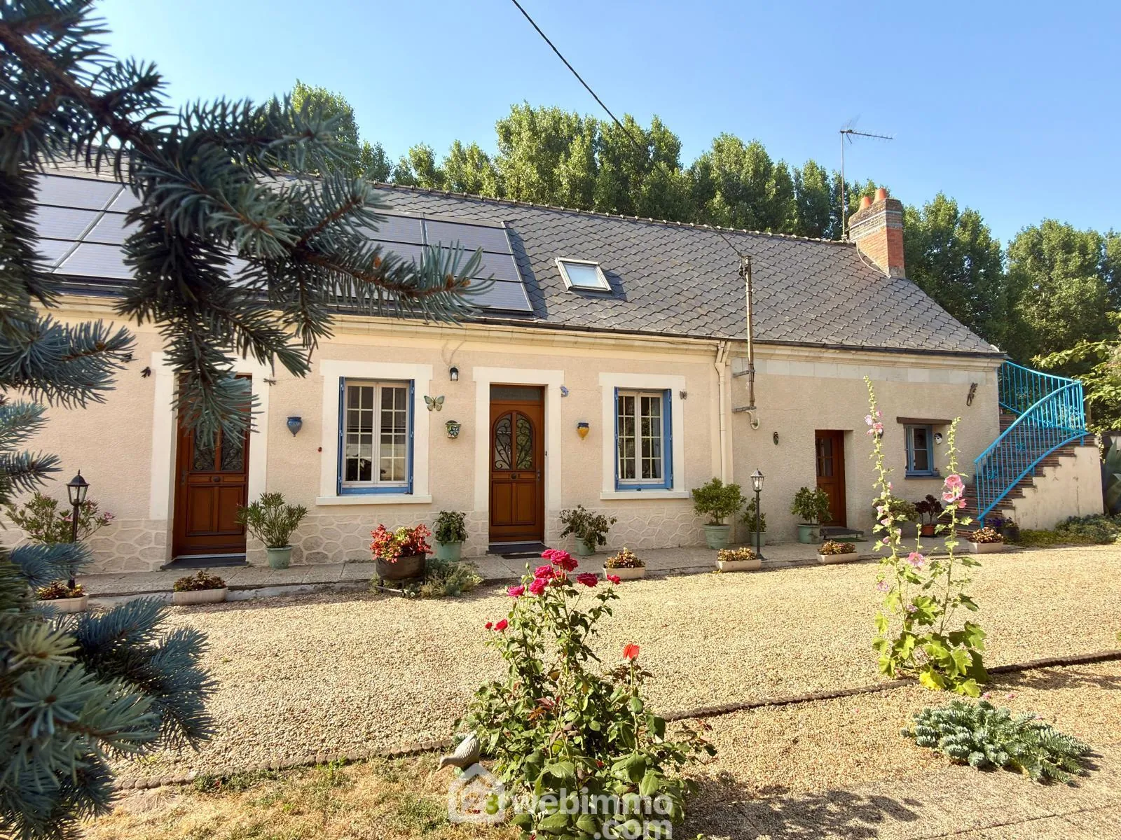 Longère à Beaufort-en-Anjou avec dépendances et terrain de 4700 m²