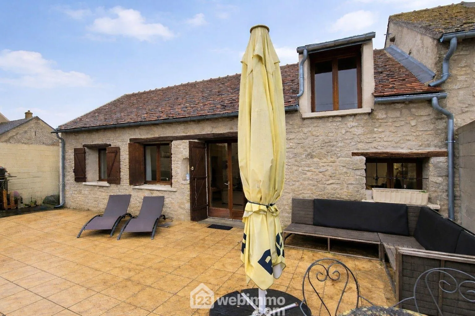 Maison en pierre de 75 m² avec dépendance à Malesherbes