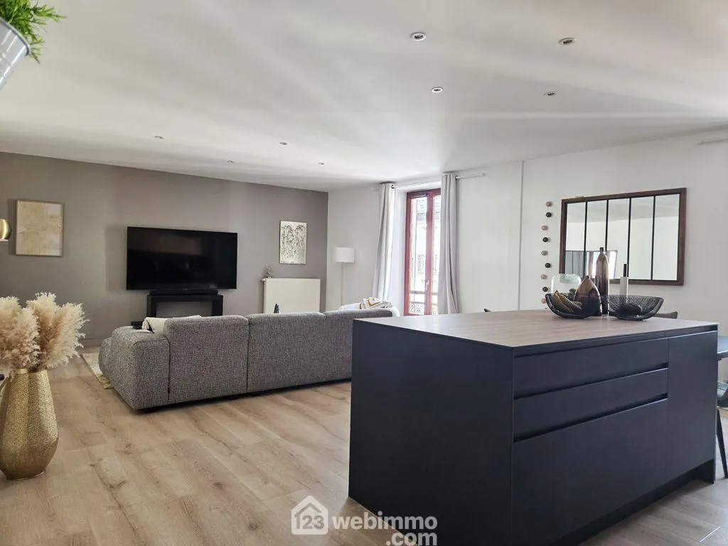Appartements T4 rénovés de 113m² à Albertville avec parking et grenier