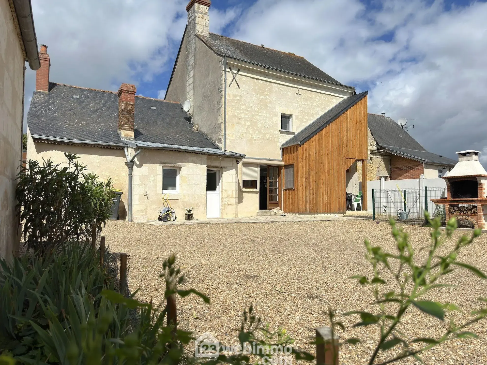 Maison rénovée en pierre de 121m² à Vernoil-le-Fourrier, proche Saumur